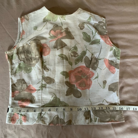 Women Vintage Floral sleeveless crop top🌸 - Picture 3 of 12